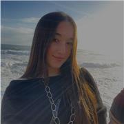 En mis clases, la confianza es la piedra angular de todo lo que hago. Me comprometo a proporcionar un ambiente seguro y de apoyo d